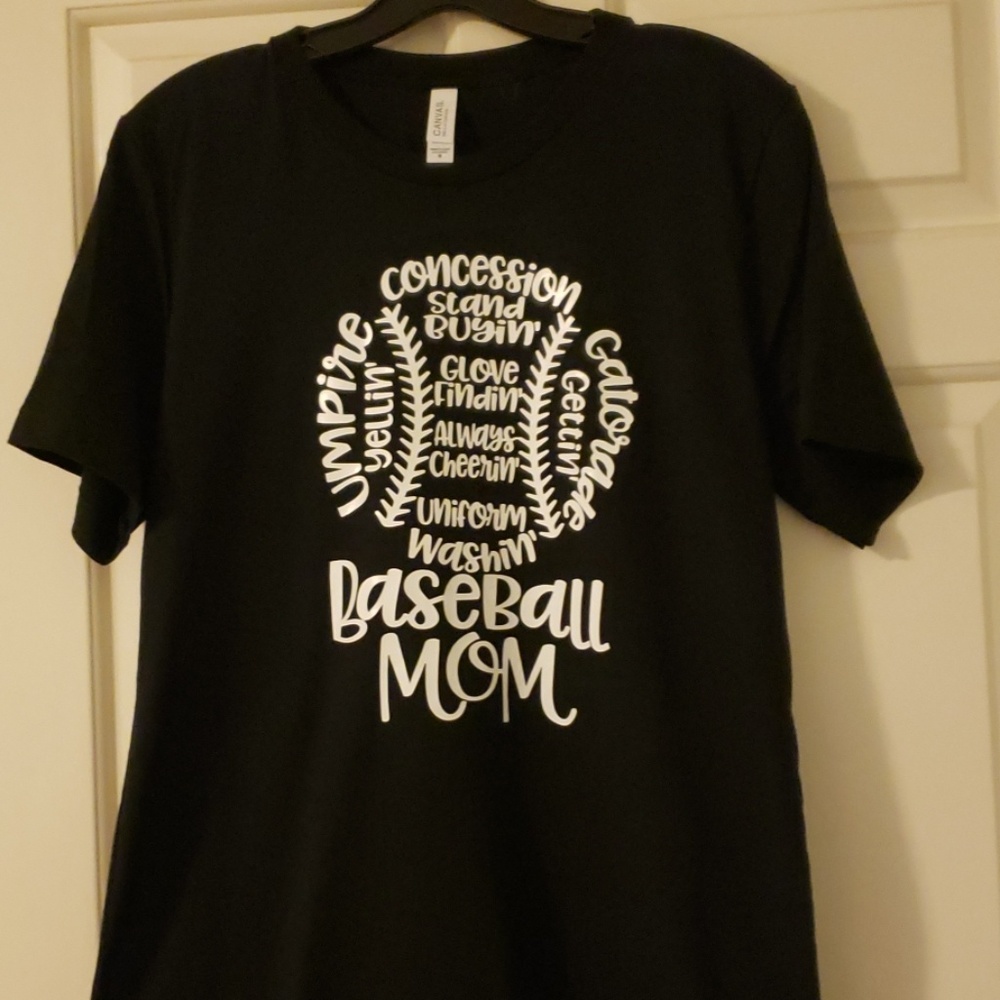Super cute baseball mom tee!